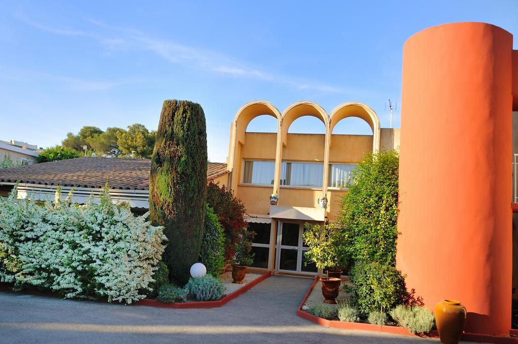 Hotel Le Galoubet Villeneuve-Loubet Exteriör bild