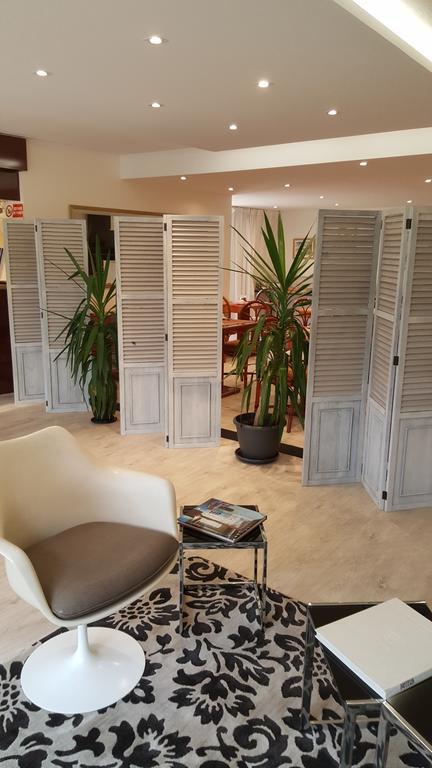 Hotel Le Galoubet Villeneuve-Loubet Exteriör bild