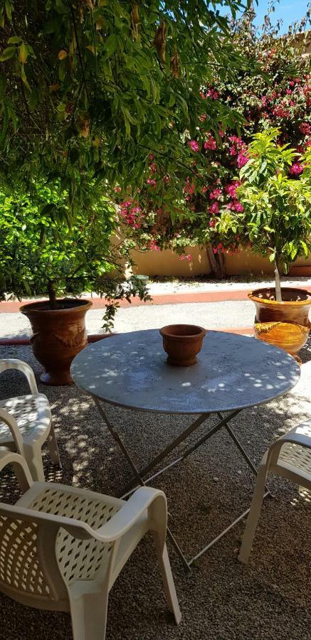 Hotel Le Galoubet Villeneuve-Loubet Exteriör bild