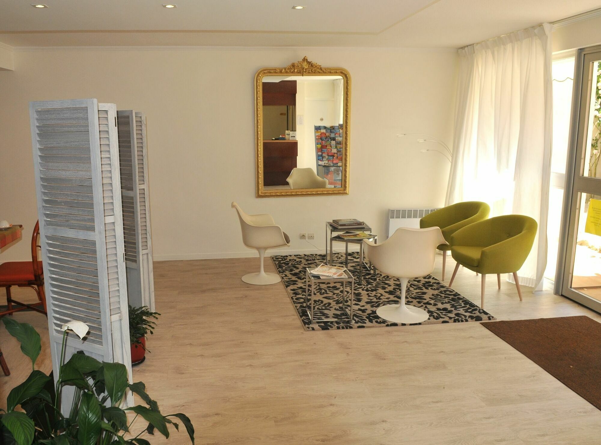 Hotel Le Galoubet Villeneuve-Loubet Exteriör bild